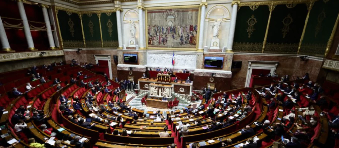 Γαλλία: Αναστέλλονται οι συζητήσεις γύρω από το νομοσχέδιο για το πιστοποιητικό εμβολιασμού στην Κάτω Βουλή